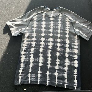 Men’s athletic lulu lemon shirt